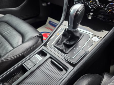 2017 Volkswagen Golf LEATHER BLACK SEATS 1.4 HIGHLINE EDITION -REVERSE CAMERA  - CARPLAY - ANDROID AUTO- BLIND SPOT REAR TRAFFIC ASSIST - DISCOVER PRO - €16,950 thumbnail