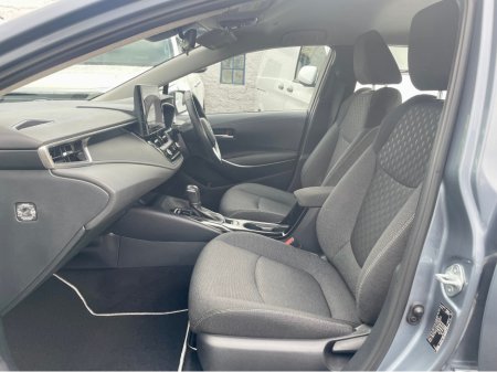 2023 Toyota Corolla LUNA SALOON 4DR AUTO 1.8 PETROL/ELECTRIC SELF CHARGING HYBRID €21,950 thumbnail