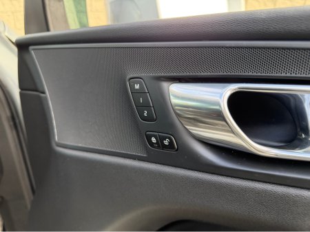 2018 Volvo XC60 - thumbnail 23