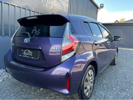 2017 Toyota Aqua - thumbnail 4