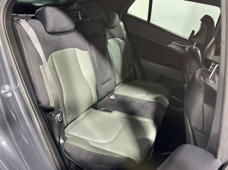 2025 Kia Sportage Plug-in Hybrid 4x4 €44,800 thumbnail