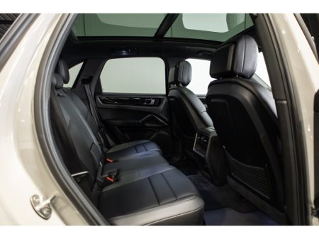 2022 Porsche Cayenne  €59,999 thumbnail