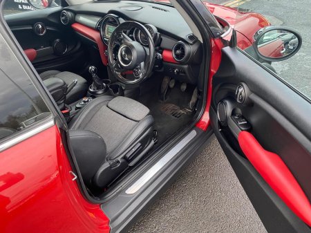 2014 MINI Hatch - view 3