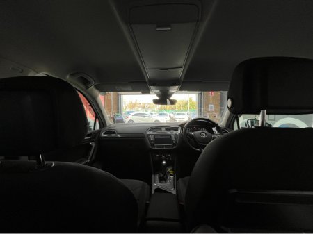 2017 Volkswagen Tiguan - thumbnail 15