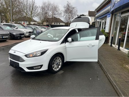 2017 Ford Focus - thumbnail 19