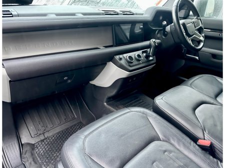 2022 Land Rover Defender ++LOW KM++ 3 SEATS / PLUS VAT €53,000 thumbnail