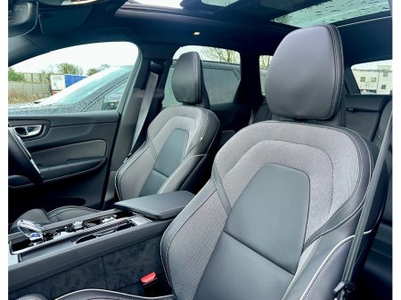 2025 Volvo XC60 - thumbnail 19