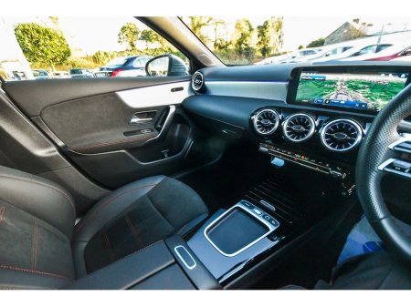 2025 Mercedes-Benz A Class A250e AMG Premium Saloon thumbnail