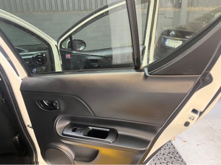 2016 Toyota Aqua - thumbnail 14