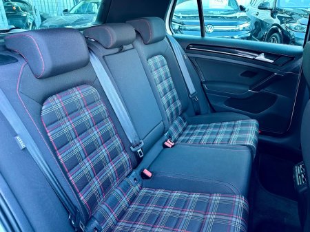 2014 Volkswagen Golf - thumbnail 17