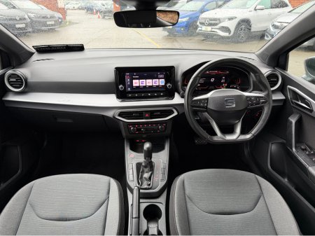2023 SEAT Ibiza Folding Mirrors...Background Lighting €17,400 thumbnail