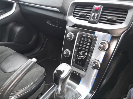 2016 Volvo V40 D2 R-DESIGN ED 5DR thumbnail