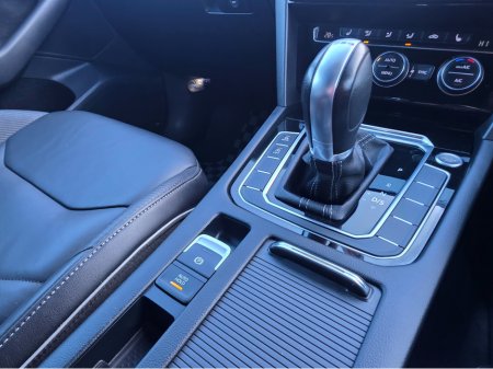 2018 Volkswagen Arteon 2.0 TSI  4 MOTION 280BHP VIRTUAL DASH FULL LEATHER HEATED ELECTRIC SEATS SAT NAV CARPLAY ANDROID AUTO BLIND SPORT PARKING SENSORS SELF PARKING ASSIST 360 CAMERA €27,500 thumbnail