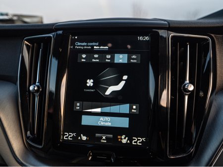 2017 Volvo XC60 172 Volvo XC60 4WD Auto/High spec/1yr warranty €26,888 thumbnail