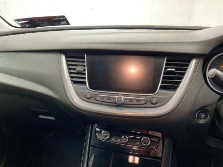 2021 Opel Grandland X 1.6 Petrol/Electric FWD 225 PS PHEV SRI €19,995 thumbnail