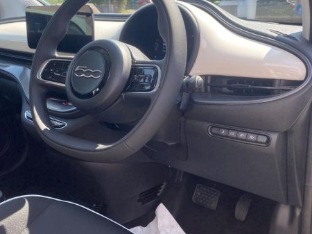 2025 Fiat 500e Icon EV 320km Range €19,950 thumbnail