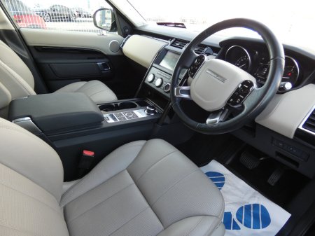 2020 Land Rover Discovery 2.0D SD4 240 PS 4WD Auto SE 7 Seat €34,950 thumbnail