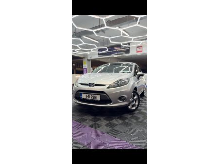 2011 Ford Fiesta - thumbnail 1