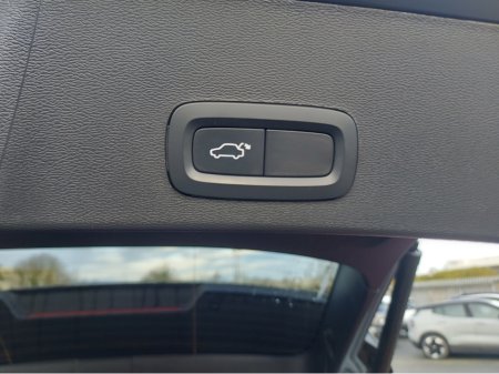 2023 Volvo XC40 T2 P R-DESIGN MAN 5DR €39,950 thumbnail