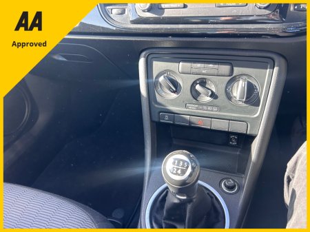 2013 Volkswagen Beetle - thumbnail 17