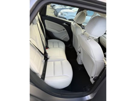 2018 Mercedes-Benz B Class 160 D STYLE 5DR AUTO €17,000 thumbnail