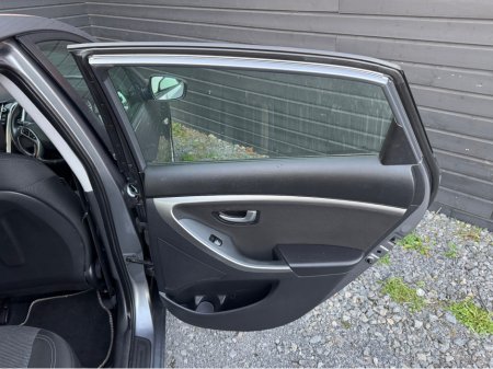 2012 Hyundai i30 - thumbnail 16