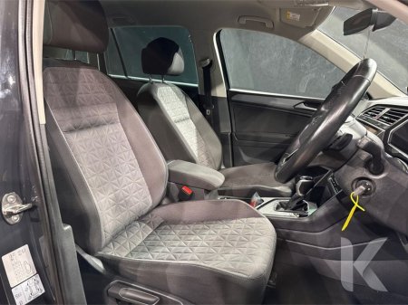 2022 Volkswagen Tiguan HYBRID AUTOMATIC 1.4L TSI PHEV - PARKING SENSORS - CRUISE CONTROL - A/C HEATING CONTROLS €29,950 thumbnail