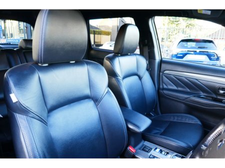 2019 Mitsubishi Outlander 2.4 4H PHEV 221BHP 5 5DR AUTO €21,750 thumbnail