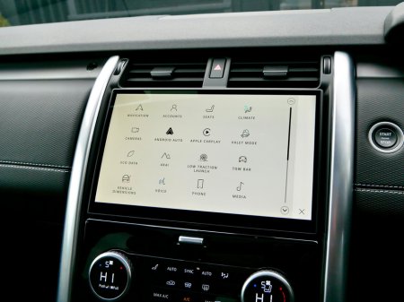 2025 Land Rover Discovery  €138,950 thumbnail