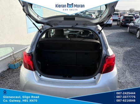 2016 Toyota Yaris - thumbnail 15