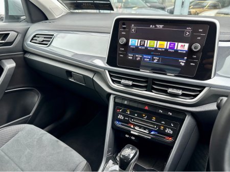 2023 Volkswagen T-Roc ++JUST 6K KML++ STYLE 1.5 TSI D7F 150HP €34,950 thumbnail