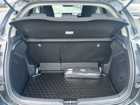 2024 Toyota Yaris YARIS 1.5 LUNA SPORT €25,950 thumbnail