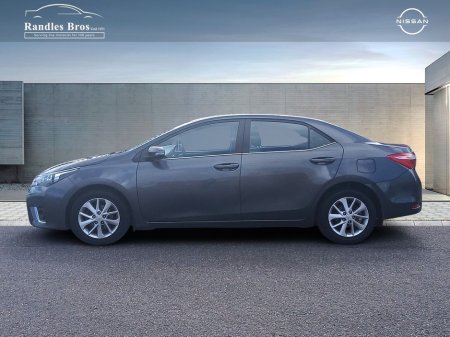 2016 Toyota Corolla - view 3