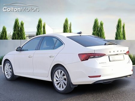 2022 Skoda Octavia - view 2