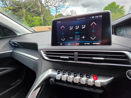 2018 Peugeot 3008 - thumbnail 13