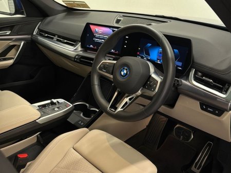 2025 BMW iX1 - thumbnail 6