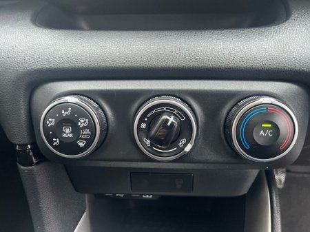 2024 Toyota Yaris 1.5 LUNA €23,950 thumbnail