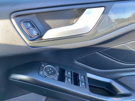 2020 Ford Focus - thumbnail 17