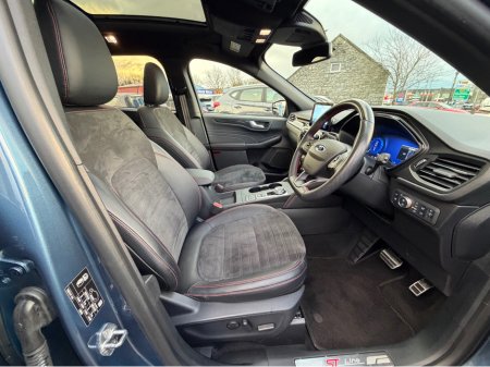 2022 Ford Kuga - view 4