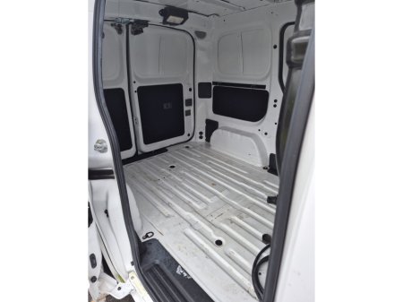 2019 Nissan NV200 - thumbnail 9