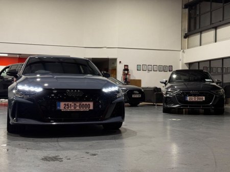 2025 Audi A3 RS 3 TFSI QUATTRO CARBON BLACK thumbnail