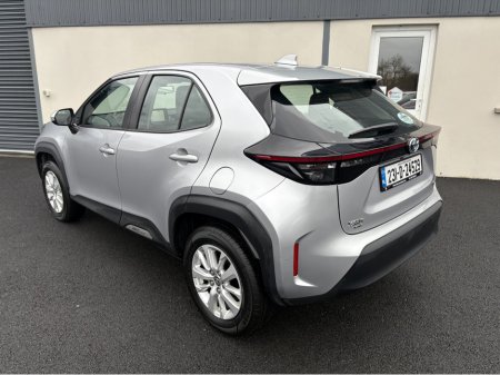 2023 Toyota Yaris Cross 1.5 Hybrid LUNA 4DR AUTO €21,950 thumbnail
