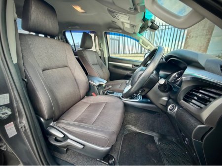 2025 Toyota Hilux - thumbnail 11