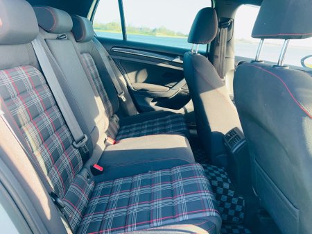 2017 Volkswagen Golf - thumbnail 12