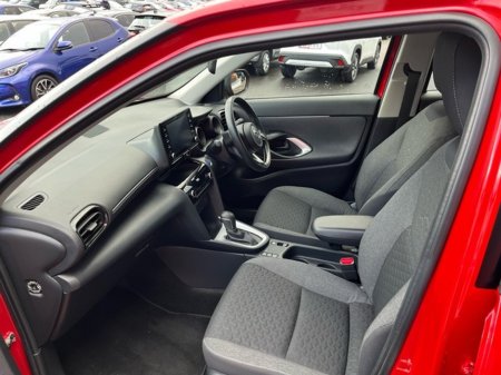 2024 Toyota Yaris Cross YARIS CROSS LUNA €28,950 thumbnail