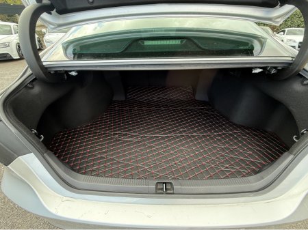 2018 Toyota Camry - thumbnail 8