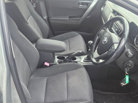 2013 Toyota Auris - thumbnail 7