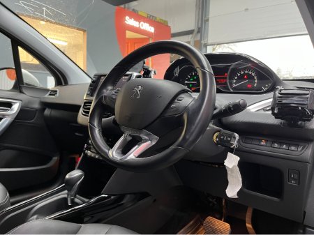 2017 Peugeot 2008 - thumbnail 8