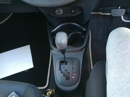 2016 Toyota Yaris - thumbnail 7