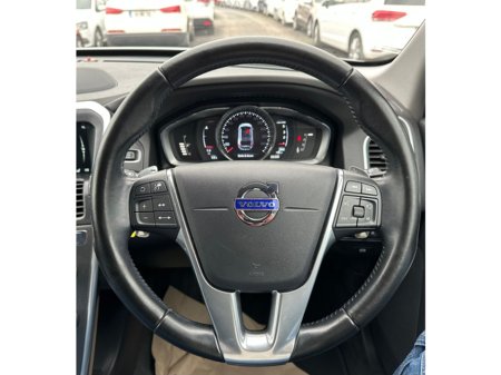 2016 Volvo XC60 - thumbnail 16